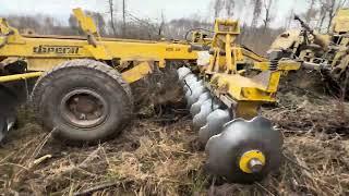 Kirovets k-700 TRACTOR hard work in the field