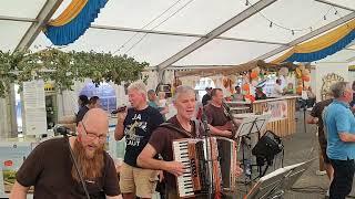 Kleiner Harmonikaspieler-Rucksackmusikanten-Weinfest-Ramsthal-22.09.24