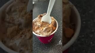 Having Candy mix bar Butterfinger with chocolate ice cream so good #subscribe #Braum’s #Goodicecream