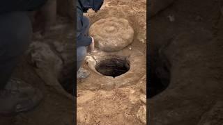 НАШЛИ КЛАД В КОЛОДЦЕ, А ТАМ... #находки #клад #коп