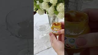 Коктейль шампанское брют и персиковое пюре 