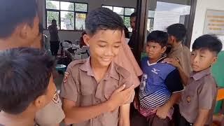 Keseruan  anak SD melaksanakan suntik vaksin.