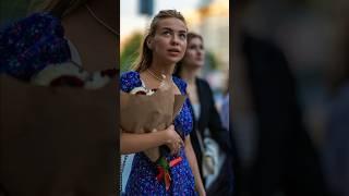 Take a picture of a beautiful women in Moscow #streetphotographer