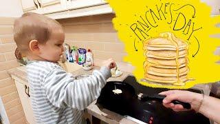 Pancakes day. Малыш готовит блины. Мальчик повар Ефимка. Хозяин на кухне и в доме. Помогает маме.