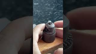How to lock a drill chuck easily with zero effort. #ChuckLockHack #DrillTrick #EasyToolFix