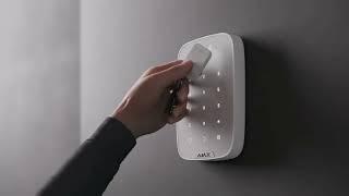 Ajax KeyPad та Ajax KeyPad Plus – бездротові сенсорні клавіатури