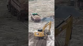 Epic Excavator Skills: Loading Trucks Like a Pro!