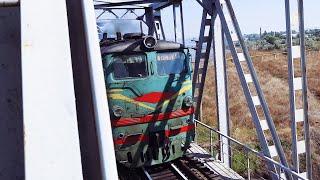 Dangerous recording. Diesel locomotive 2TE10L-2077A "Luganka" Basarabeasca [CFM]