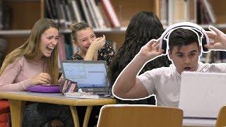 Viendo TELENOVELAS en la BIBLIOTECA  [Cámara Oculta]