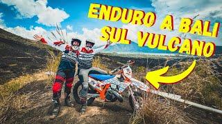 TANDEM CON SOFY IN MOTO SUL VULCANO PIÙ GRANDE A BALI - BATUR TOUR BLACK LAVA + FOREST - BALI ENDURO