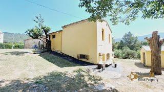 Perfect condition country house for sale, with garage and separate unit for sale. Abruzzo, Italy.