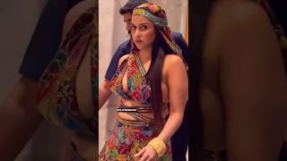 Arey baap re...Mannara Chopra ne apni outfit se temperature badaa diya | Bollywoodlogy| Honey Singh