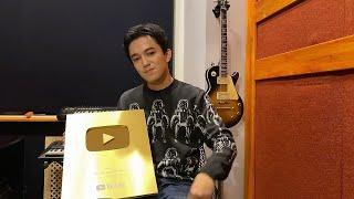 [SUB] Dimash received the YouTube Golden button! Димаш получил Золотую кнопку от Ютуба!