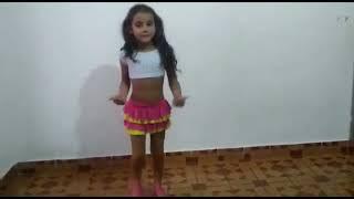 Niña falda rosa bailando || Fashion kid´s parte 2