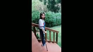 The beautiful Chinese amputee girl walking