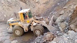 have machine caterpillar well lodar rocks Loding trolley#video#viral video#machine#rocks#loding#havy