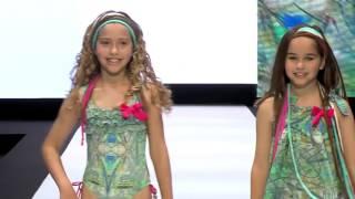 El diseñador Héctor Cubas en la #FeriaModaTFE . Moda Infantil