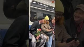 Double kiss in the subway/ PRANK