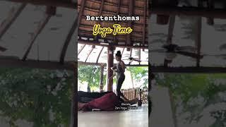 Yoga Time 2 Buddha’s flute spirits vs. zen-nudist Thomas van Bert en Thomas van ik vertrek #nudist