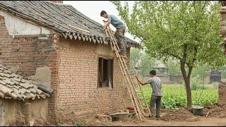 Son helps elderly parents renovate old house and build kitchen