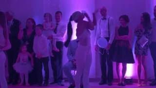 Wedding Vogue performance - mondance & House of Velvet