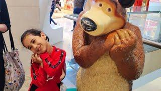 veronika met MASHA & THE BEAR in VEGAS mall......VLOG - 3
