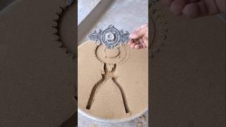 #art #satisfying #experiment #amazing #metal #asmr #pottery صنعات جديده علي الرمال من صهر المعادن