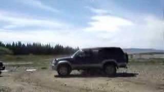 pajero vs hilux surf in tug of war