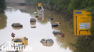 Germany: hospital workers battle against rising flood waters