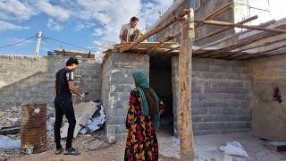 Nomadic life: covering the roof of the shed with boards