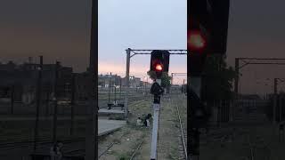 #vlog #entertainment #pakistanrailway #crossing #fasttrains #information #expressnews #subscribe