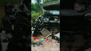 The car fell into a hole  / Вылетел матор из авто