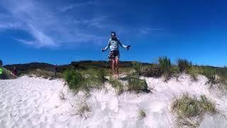 Ветреный и прекрасный Wharariki Beach, Новая Зеландия