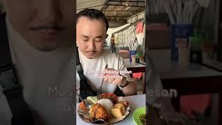 Koreans eat Indonesian food, the catfish pecel edition @noonarosa #shorts