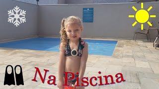 Brincando na Piscina