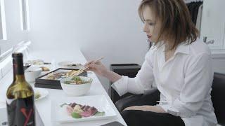 YOSHIKI eating