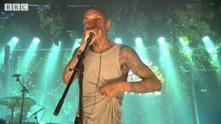 Tricky presents Skilled Mechanics - Diving Away (6 Music Festival 2016)