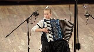 Играет Алиса Мартынова, аккордеон - Баян и баянисты 2016 / Alisa Martynova, accordion Bayan Festival