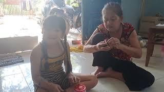 Cậu mua bánh cho ngoại và cháu ăn.Chín Trầu Vlog#393#