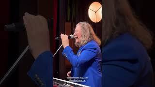 65-летний Игорь Николаев спел для вас