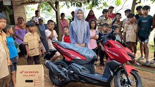 TANGIS BAHAGIA NENG JULIANA DAPAT HADIAH MOTOR BARU DARI PENGUSAHA KAYA ASAL BELANDA