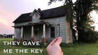 Exploring 1860s Abandoned Farm in Tennessee - They gave me the key and I fell through floor