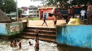 || Desi Boys Jumping and Swimming Enjoyment in Village Swimming Pool ||