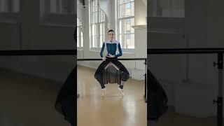 Smoothly through the feet - pointe course for beginners balletwithisabella.com    #ballettips