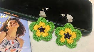 DIY Crochet 2-Color Flower Earrings |by Crafty Camille