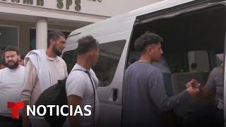 Inmigrantes temen por su futuro y 124 de ellos son deportados a Honduras | Noticias Telemundo