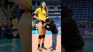 The Reporter Adjusted the Tallest Female Volleyball Player’s Uniform  - #tallwoman #volleyball 