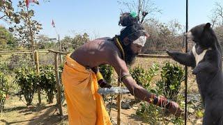 Chitrakoot पहाड़ों में बैरागी बाबा की कठोर साधना खूंखार जानवर भी आते हैं दर्शनों को