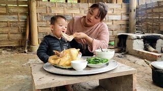 Single mother harvests banana flowers to sell and takes care of her son | Duyen daily life