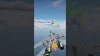 War Thunder - Быстрый гайд как использовать радарные ракеты с сопровождением #shorts